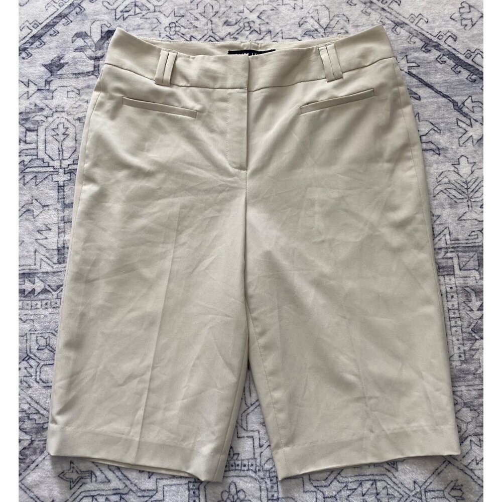 Larry Levine Stretch Womens Size 6 Bermuda Shorts Beige Walking Modest Stretch